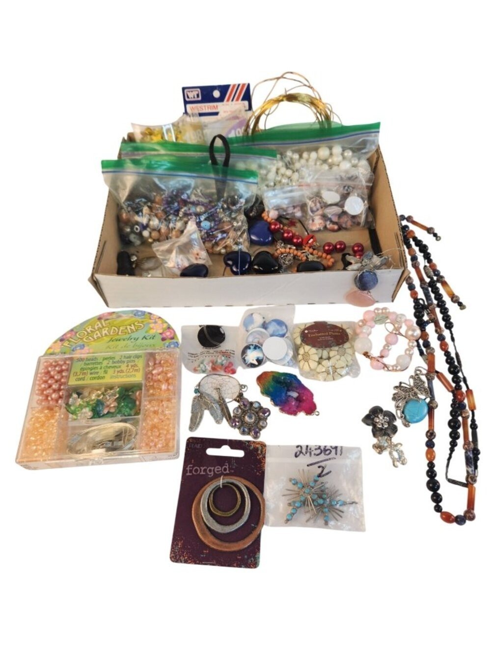 Lot Of 2.13 Lb Beading & Crafting Supplies Jewelry Making Kits Charms & Beads - Picture 6 of 6